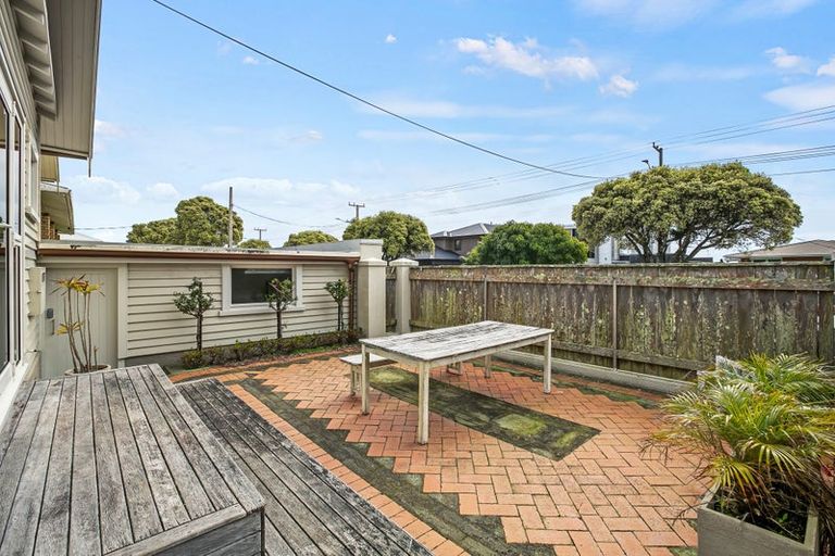 Photo of property in 14 Mclean Street, Strandon, New Plymouth, 4312
