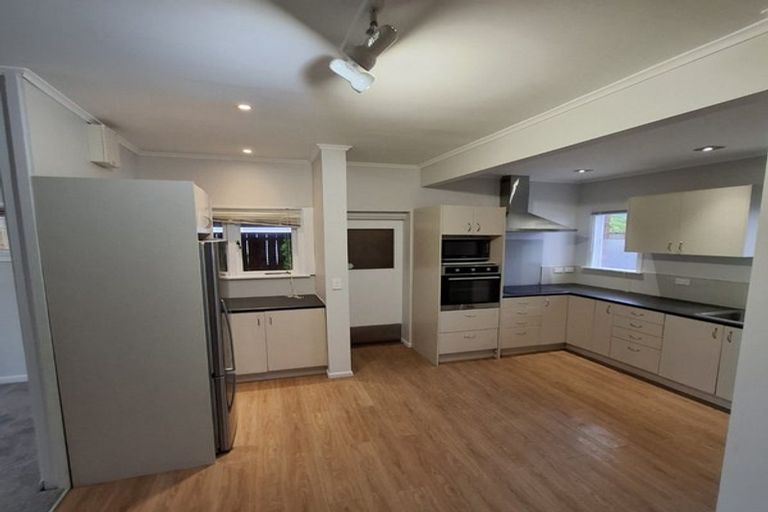 Photo of property in 1/157 Onewa Road, Birkenhead, Auckland, 0626