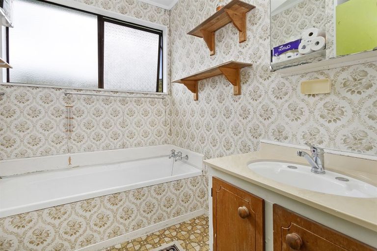 Photo of property in 23 Nassau Avenue, Grenada North, Wellington, 5028