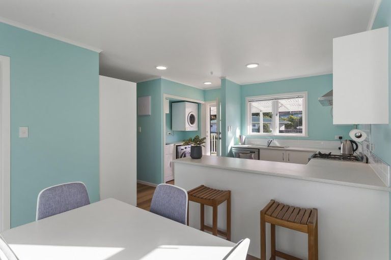 Photo of property in 21 Taupo Street, Green Bay, Auckland, 0604