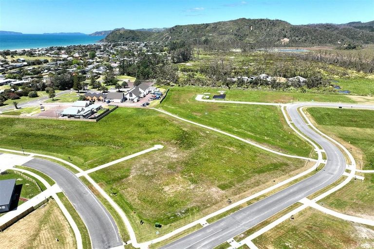 Photo of property in 11 Motutere Drive, Matarangi, 3592