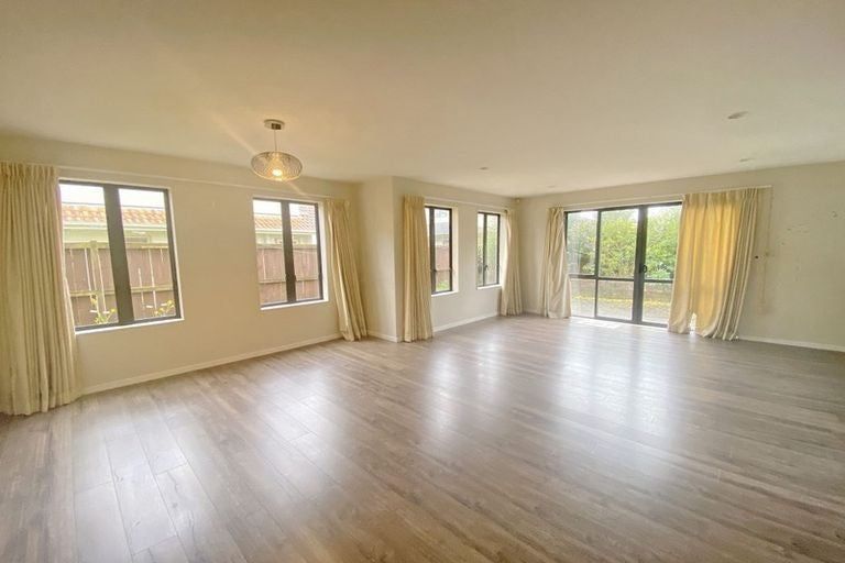 Photo of property in 60 Baverstock Road, Flat Bush, Auckland, 2016