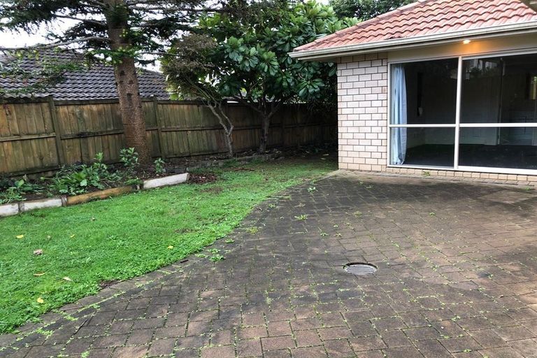 Photo of property in 26 Craigavon Drive, East Tamaki, Auckland, 2013