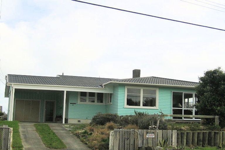 Photo of property in 16 Mahana Road, Paraparaumu Beach, Paraparaumu, 5032