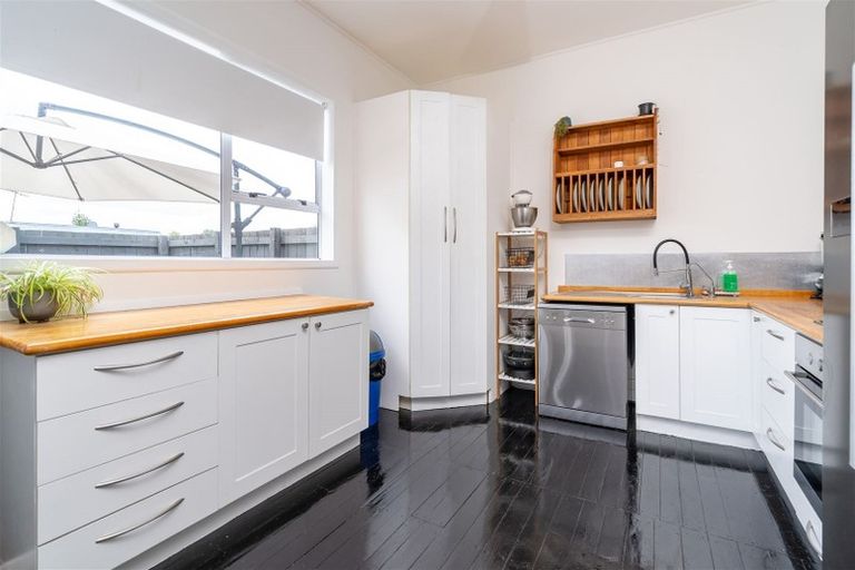 Photo of property in 18 Main Road, Owaka, 9535