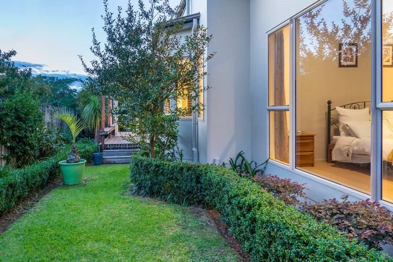 Photo of property in 1/12 Brook Street, Milford, Auckland, 0620