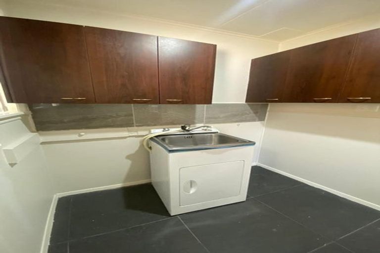 Photo of property in 65 Kelman Road, Kelston, Auckland, 0602