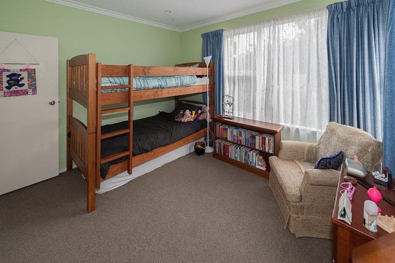 Photo of property in 27 Newbridge Place, Ilam, Christchurch, 8041