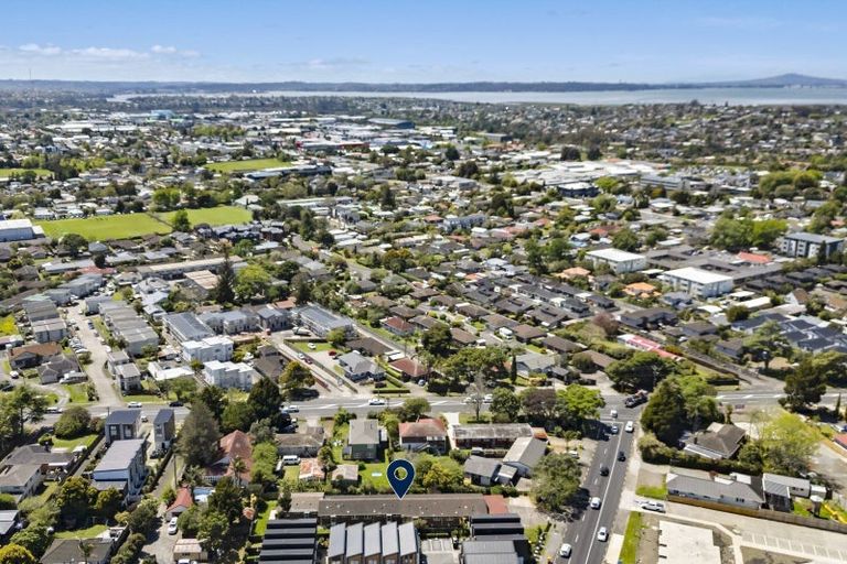 Photo of property in 3 Sturges Road, Henderson, Auckland, 0610