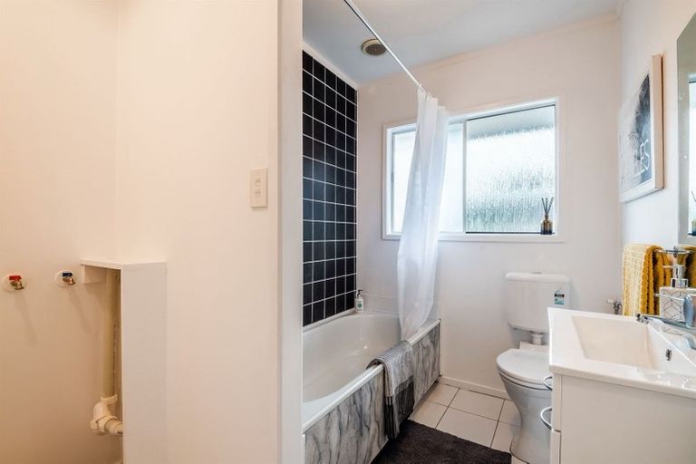 Photo of property in 1/17 Havenwood Place, Birkenhead, Auckland, 0626