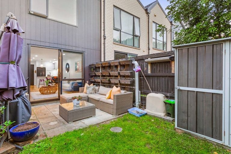 Photo of property in 32 Wharara Lane, Massey, Auckland, 0614