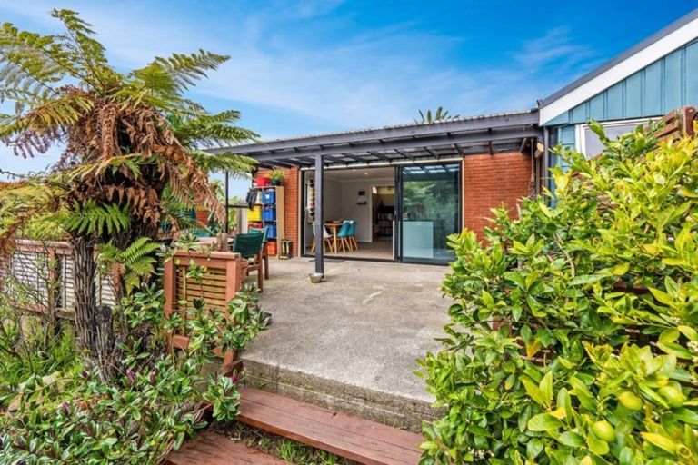 Photo of property in 3 Walton Road, Paraparaumu Beach, Paraparaumu, 5032
