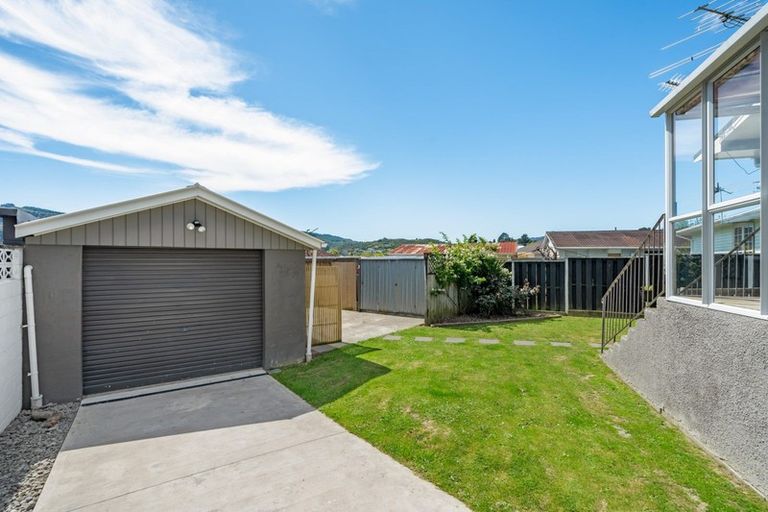 Photo of property in 37 Hillside Drive, Maoribank, Upper Hutt, 5018