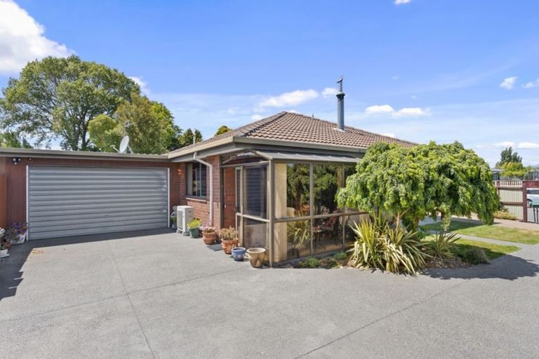 Photo of property in 1/13 Winters Road, Redwood, Christchurch, 8051