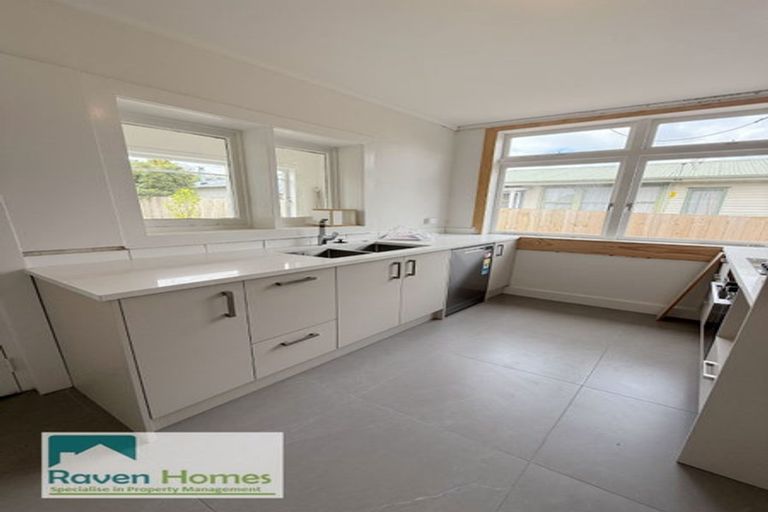Photo of property in 12 Hutchinson Avenue, New Lynn, Auckland, 0600