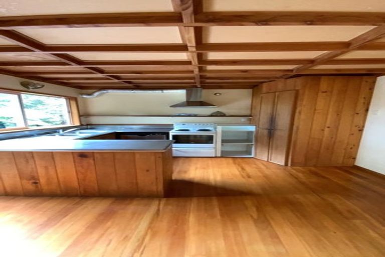 Photo of property in 62 Mountain Road, Henderson Valley, Auckland, 0612