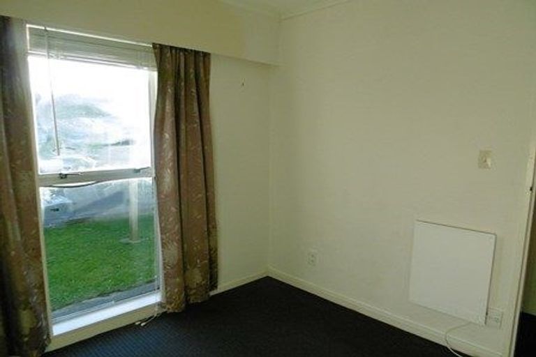 Photo of property in 2 Cobar Close, Maupuia, Wellington, 6022