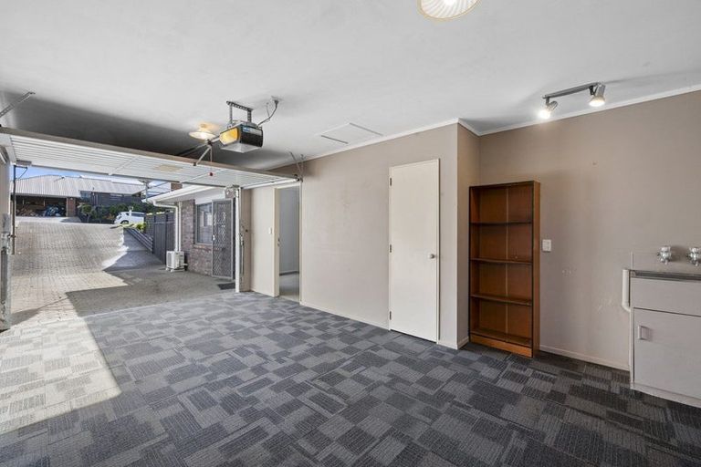 Photo of property in 14 Sandel Rise, Merrilands, New Plymouth, 4312