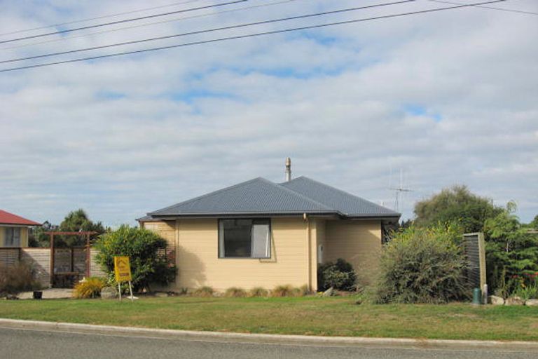 Photo of property in 20 Gordon Street, Weston, Oamaru, 9401