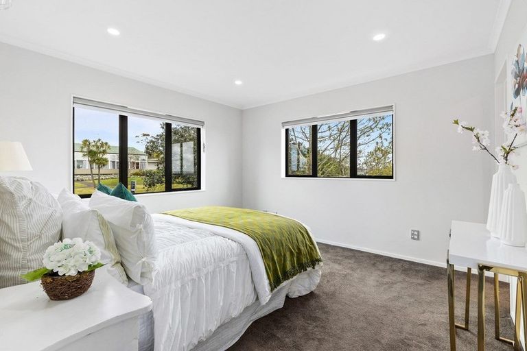 Photo of property in 4225a Great North Road, Glendene, Auckland, 0602