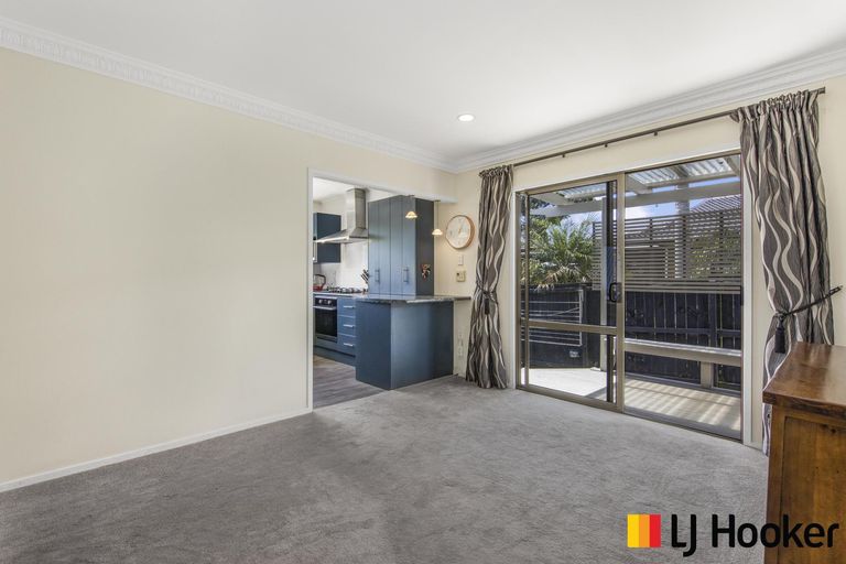 Photo of property in 15 Syntax Place, Conifer Grove, Takanini, 2112