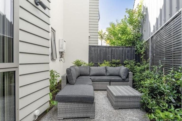 Photo of property in Providence Of Eden, 4/21 Hunters Drive, Three Kings, Auckland, 1024