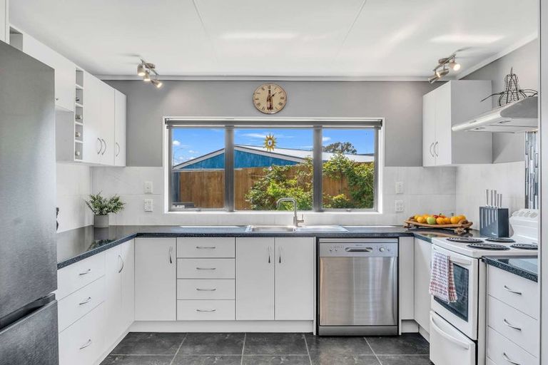 Photo of property in 7 Charisma Court, Kelvin Grove, Palmerston North, 4414