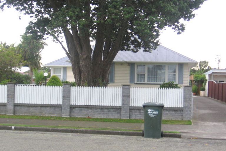 Photo of property in 9 Porutu Street, Fairfield, Lower Hutt, 5011