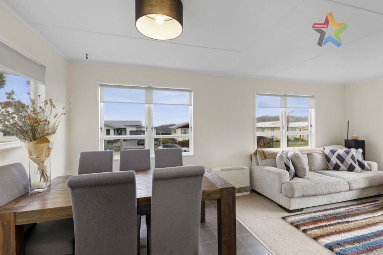 Photo of property in 27 Mossburn Grove, Kelson, Lower Hutt, 5010
