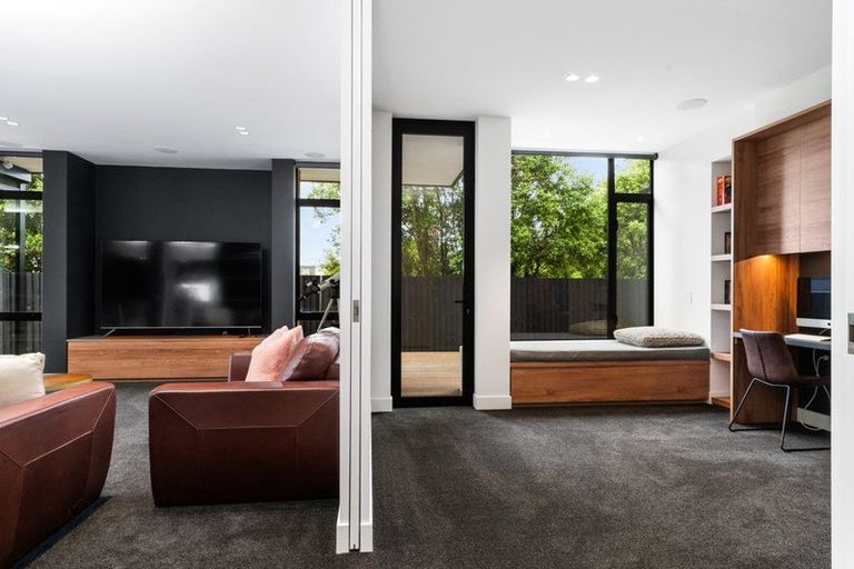 Photo of property in 49 Saint Andrews Square, Strowan, Christchurch, 8052