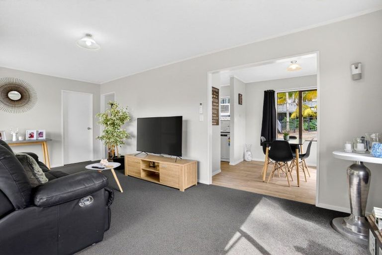 Photo of property in 8 Wirihana Road, Titirangi, Auckland, 0604