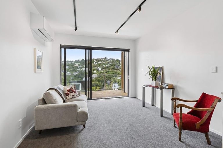 Photo of property in 4/63 Tiketike Way, Brooklyn, Wellington, 6021