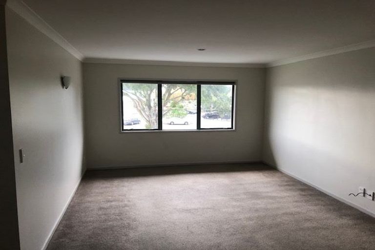 Photo of property in 2/80 Gunner Drive, Te Atatu Peninsula, Auckland, 0610