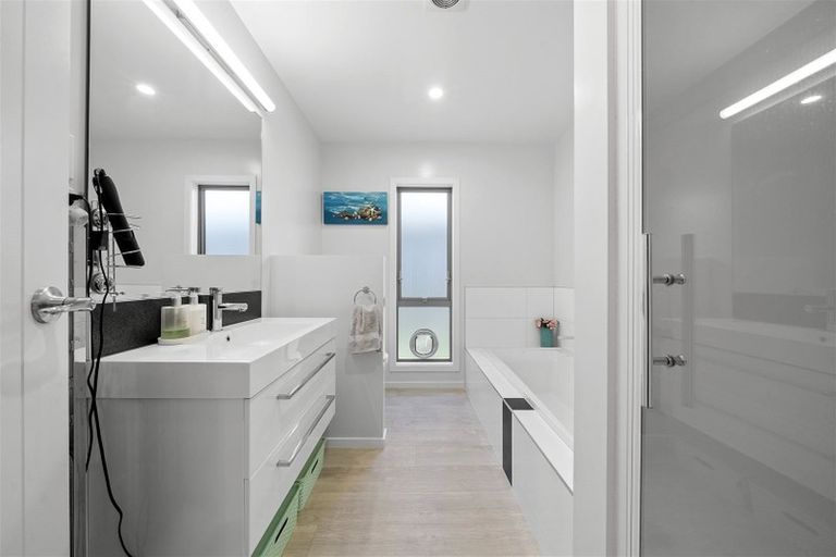 Photo of property in 2 Ihakara Arthur Lane, Aotea, Porirua, 5024