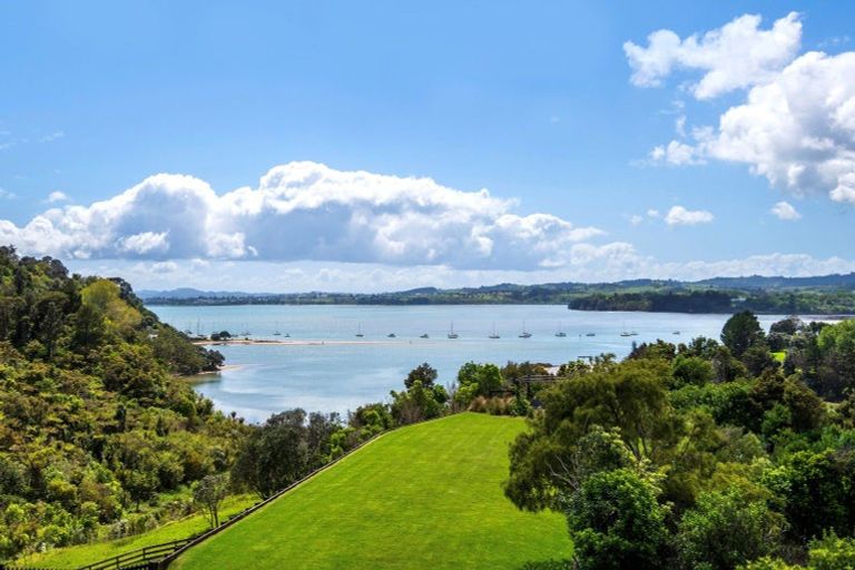 Photo of property in 26 Estuary Views, Shelly Park, Auckland, 2014