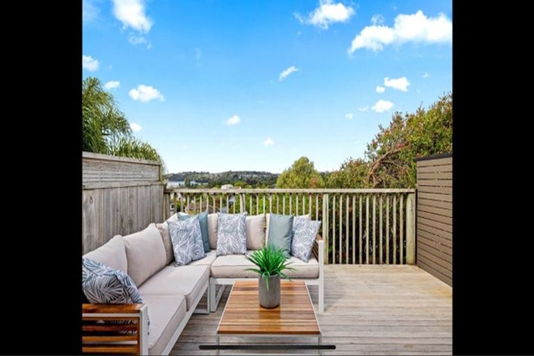 Photo of property in 12a Tower Hill, Stanmore Bay, Whangaparaoa, 0930