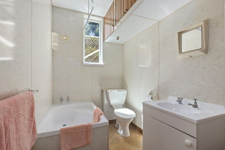 Photo of property in 103 Melbourne Road, Island Bay, Wellington, 6023