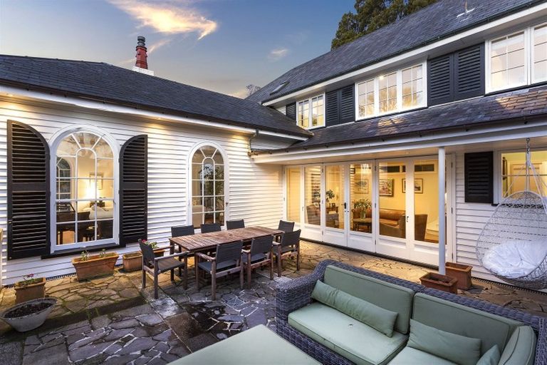 Photo of property in 2 Helmores Lane, Merivale, Christchurch, 8014