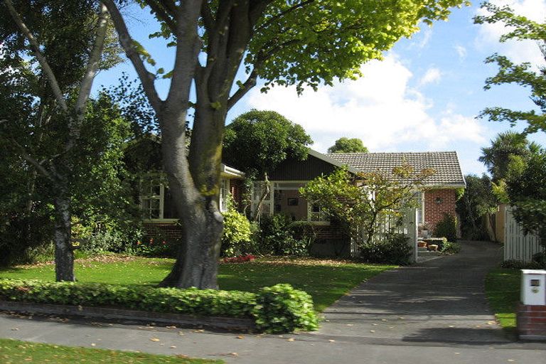 Photo of property in 33 Longmuir Street, Ilam, Christchurch, 8041
