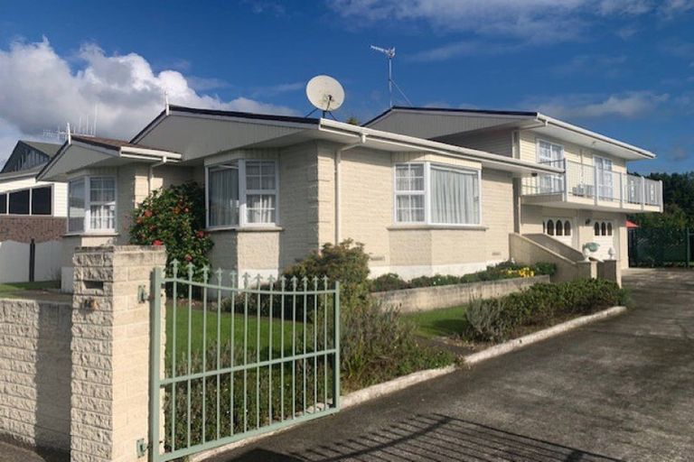 Photo of property in 64 Highbury Drive, Levin, 5510