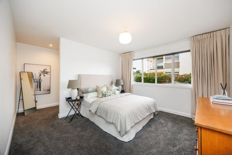 Photo of property in 5 Fairway Grove, Hokowhitu, Palmerston North, 4410
