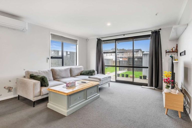Photo of property in 27 Discovery Place, Marfell, New Plymouth, 4310