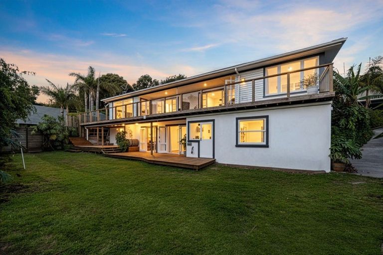 Photo of property in 23 Cliff Road, Torbay, Auckland, 0630