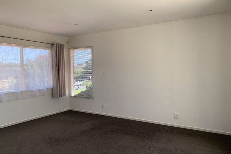 Photo of property in 3 Bridgehead Cove, West Harbour, Auckland, 0618
