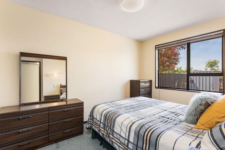 Photo of property in 2/18 Rembrandt Place, Burnside, Christchurch, 8053