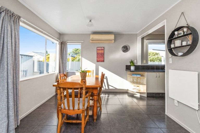 Photo of property in 2/17 Atherfold Crescent, Greenmeadows, Napier, 4112