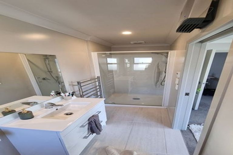 Photo of property in 25 Brindle Way, Newlands, Wellington, 6037