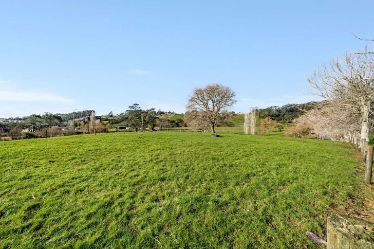 Photo of property in 154 Awa Road, Kumeu, 0891