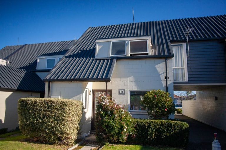 Photo of property in 3/62 Picton Avenue, Riccarton, Christchurch, 8011