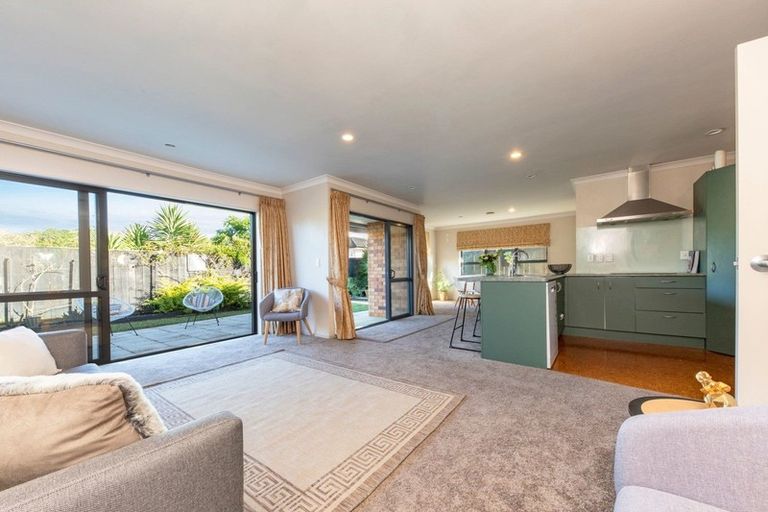 Photo of property in 34a Wattle Street, New Lynn, Auckland, 0600